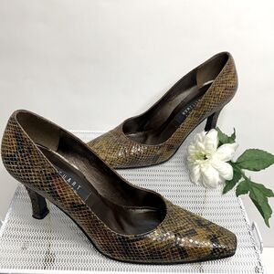 Stuart Weitzman Square Pointed‎ Toe Snakeskin  Heels 7.5